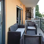 The Cosy Vilarosa Near The Appartement