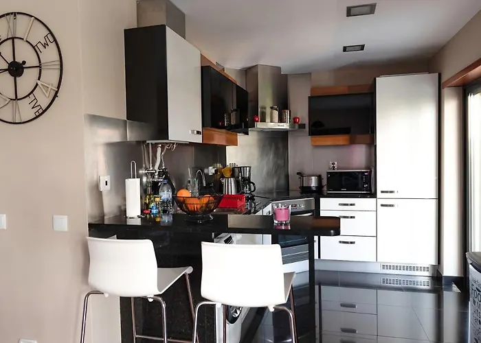 The Cosy Vilarosa Near The Apartment