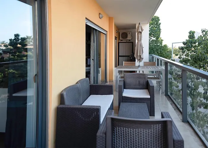 The Cosy Vilarosa Near The Apartment