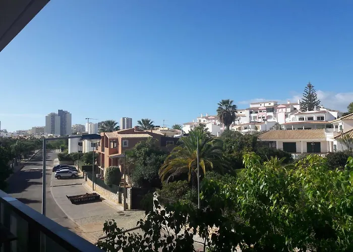 The Cosy Vilarosa Near The Apartment