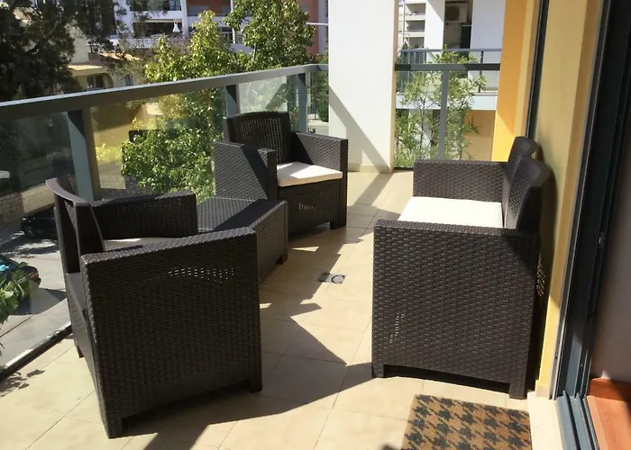 The Cosy Vilarosa Near The Apartment